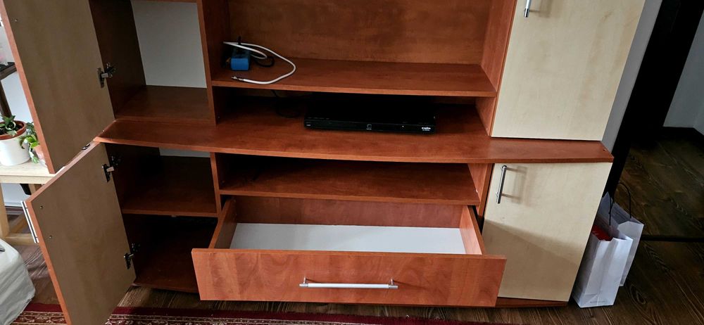 Biblioteca sufragerie