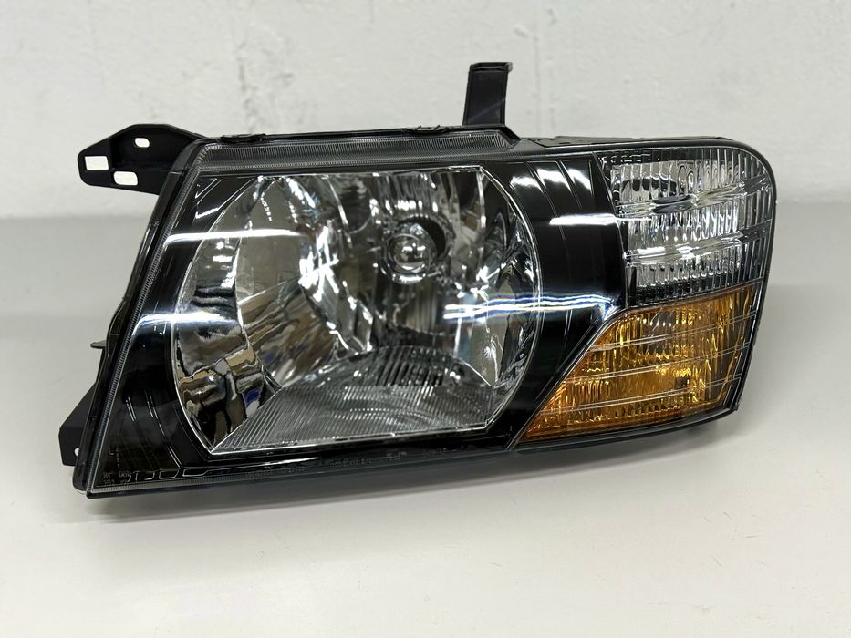 Задний фонарь Паджеро 3