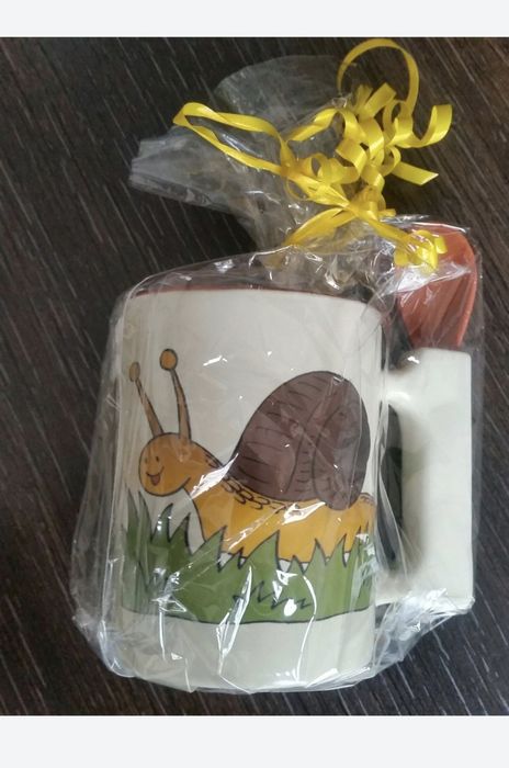 Керамични чаши с декорация и лъжичка