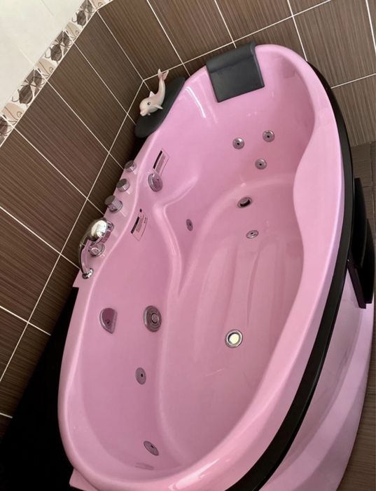 Джакузи с  гидромассажем