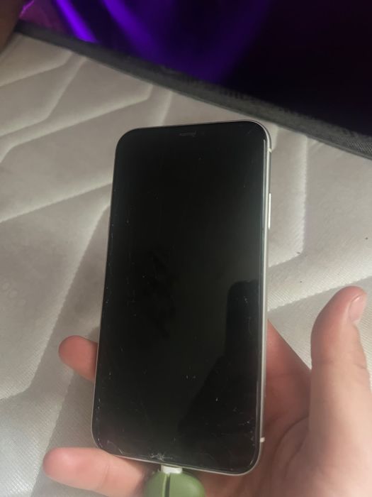 Продам IPhone 11