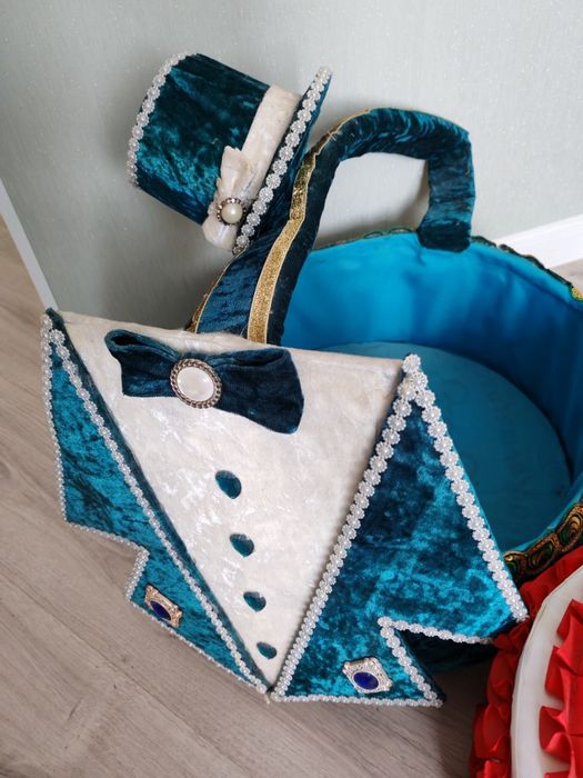 Қалта, ақ жол тұсау кесер