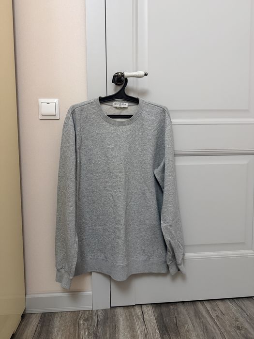 Кофты продаю светлые