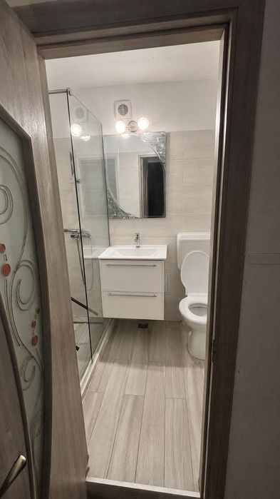 Vand apartament 3 camere decomandat zona Straja-Piata Resita