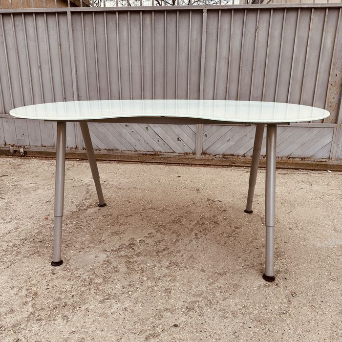 Дизайнерско шведско офис бюро IKEA GALANT – стъклен плот