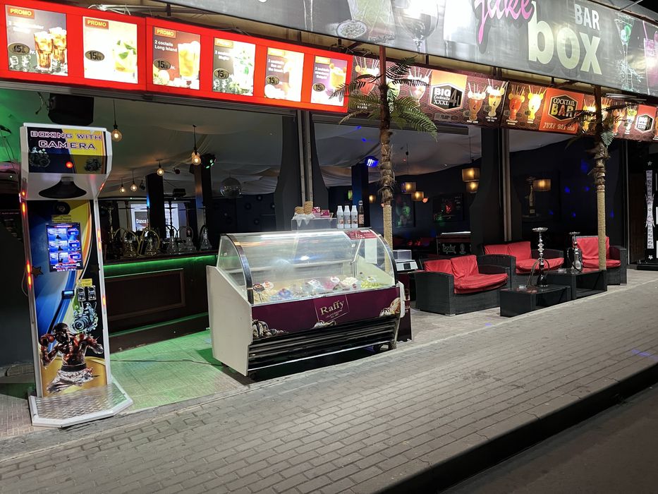 Работещ търговски комплекс / ресторант в център Златни Пясъци