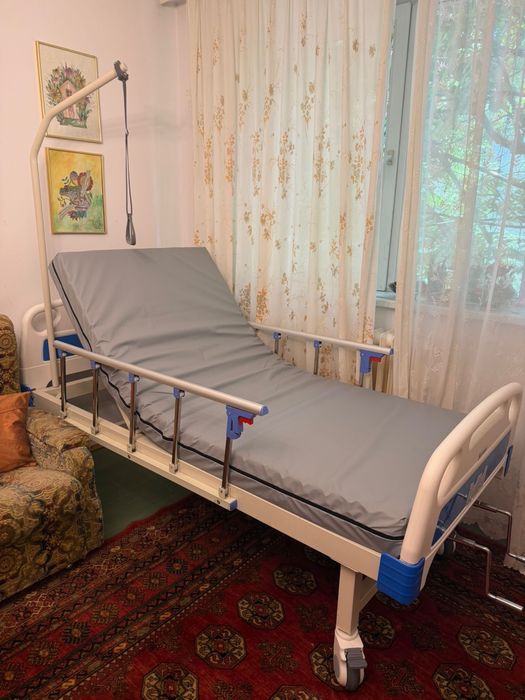 Pat mobil cu pozitionare mecanica cu saltea antiescare UNIZDRAV