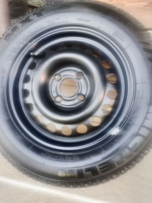 Продам шину с диском на Опель