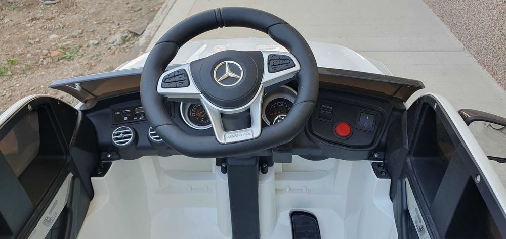 Moni Акумулаторен джип Mercedes GLC 63 S, Бял