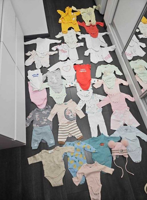 Vand lot hainute bebelusi 0-3 luni