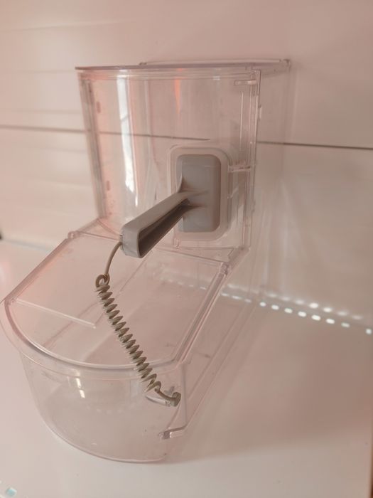 Контейнер с лопатка