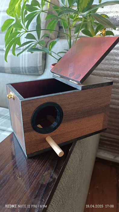 Гнездовой домик для попугаев