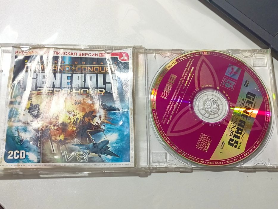 Диски с играми: Generals , СПАРТА , Stronghold , Sims 3 , Prototype.