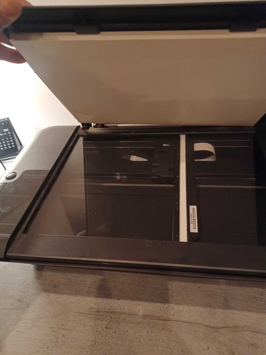 Imprimantă HP DeskJet 2050 cu scanner