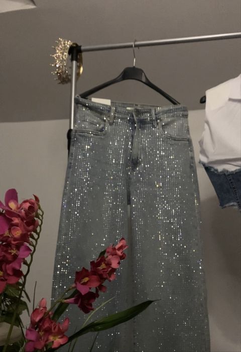 Blugi lejeri cu sclipici moderni