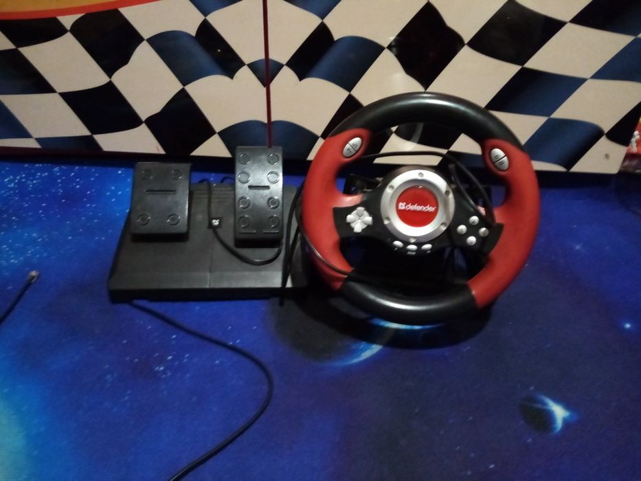 Продам игровой руль совершено новый брал за 35 000