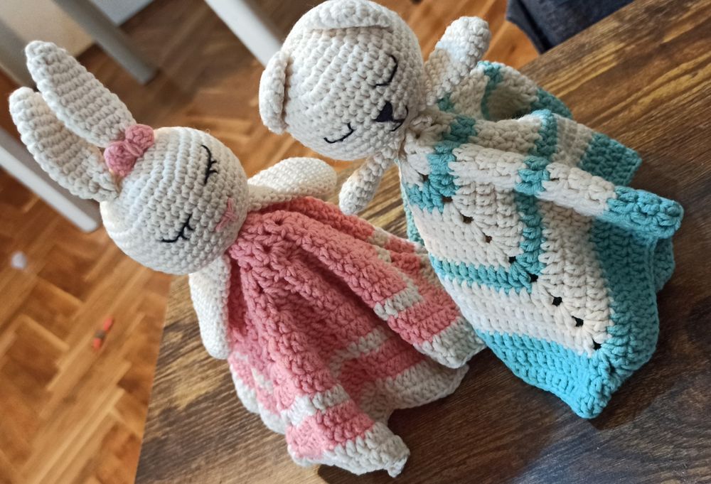 Плетени играчки на една кука