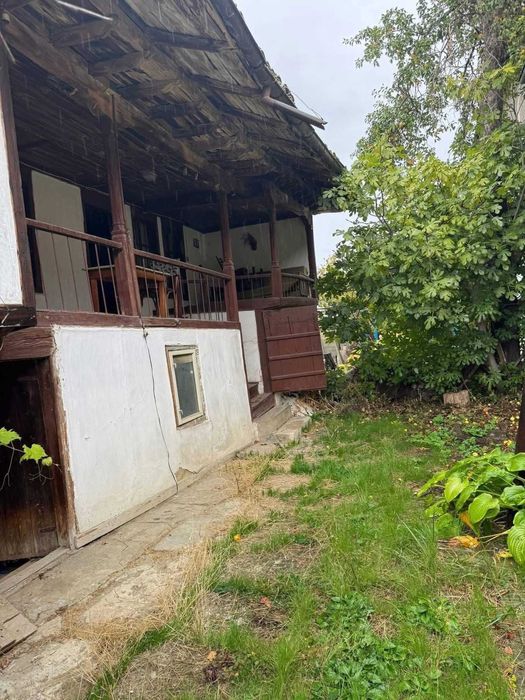 Двуетажна къща за Продажба, гр.Търговище, кв.Вароша