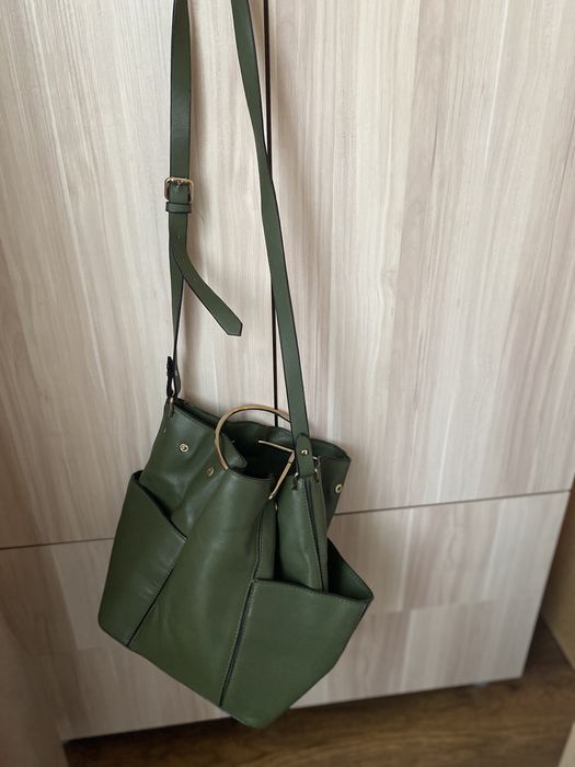 Зелена кожена чанта на Zara