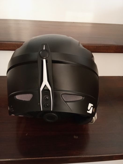 Ски каскa-цвят черен