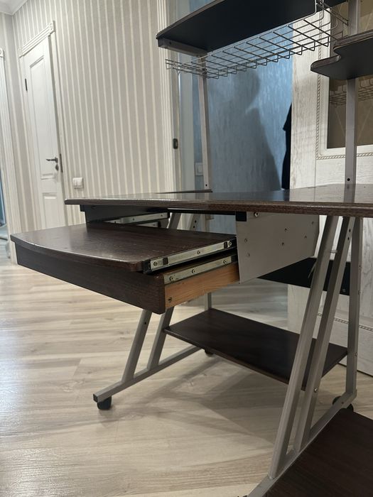 стол компьютерный