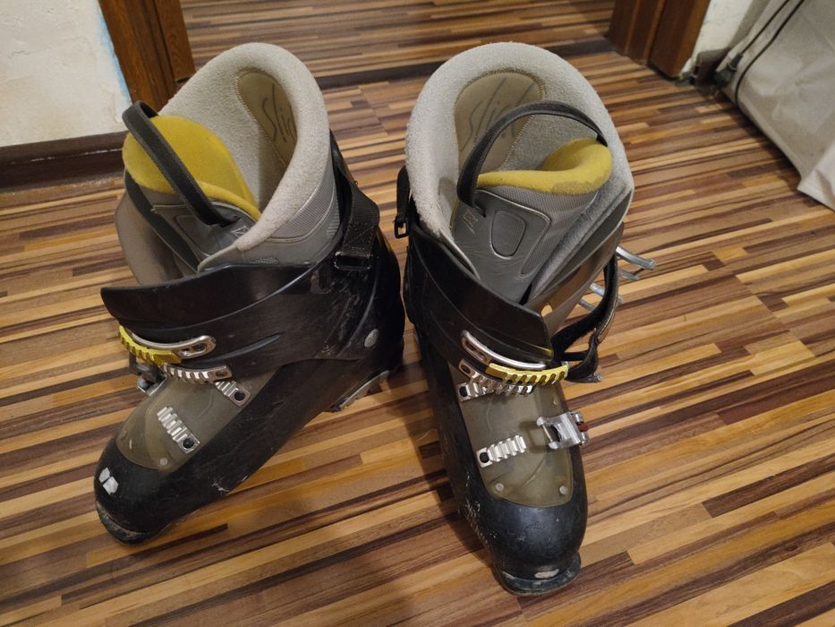 Clapari salomon nr 29 pt 46 cu sosetele decupate in zona gleznei