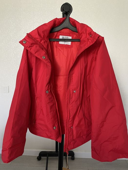 Женская куртка -ветровка