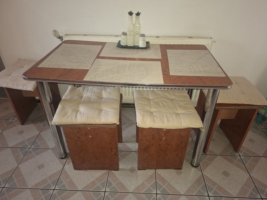 Vind mobila bucătărie +masă  cu 4scaune