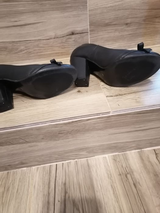 Vând Pantofi Model MonoShoes