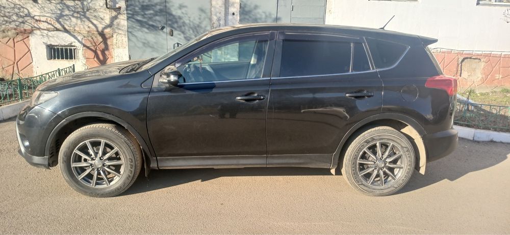 Продам машину Toyota Rav4