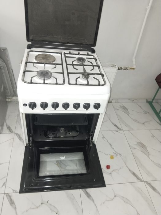 Продается газ плита Ферре