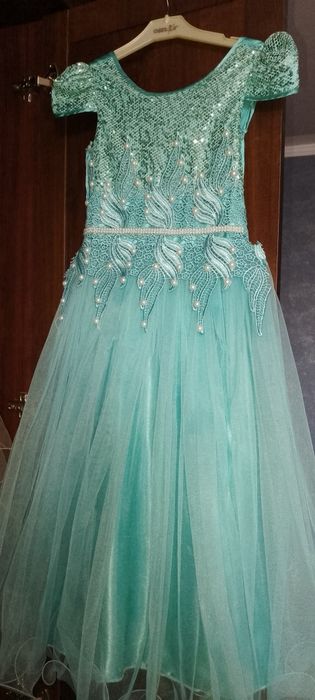 Платье для девочки бальное,вечернее.