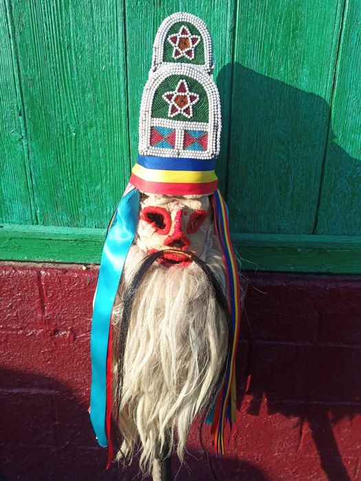 Vând masca pentru anul nou