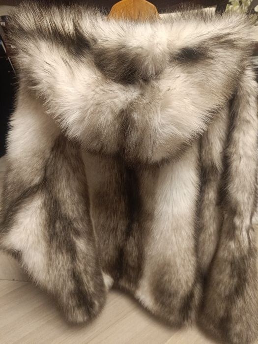 Късо кожухче бяло/черно M/L