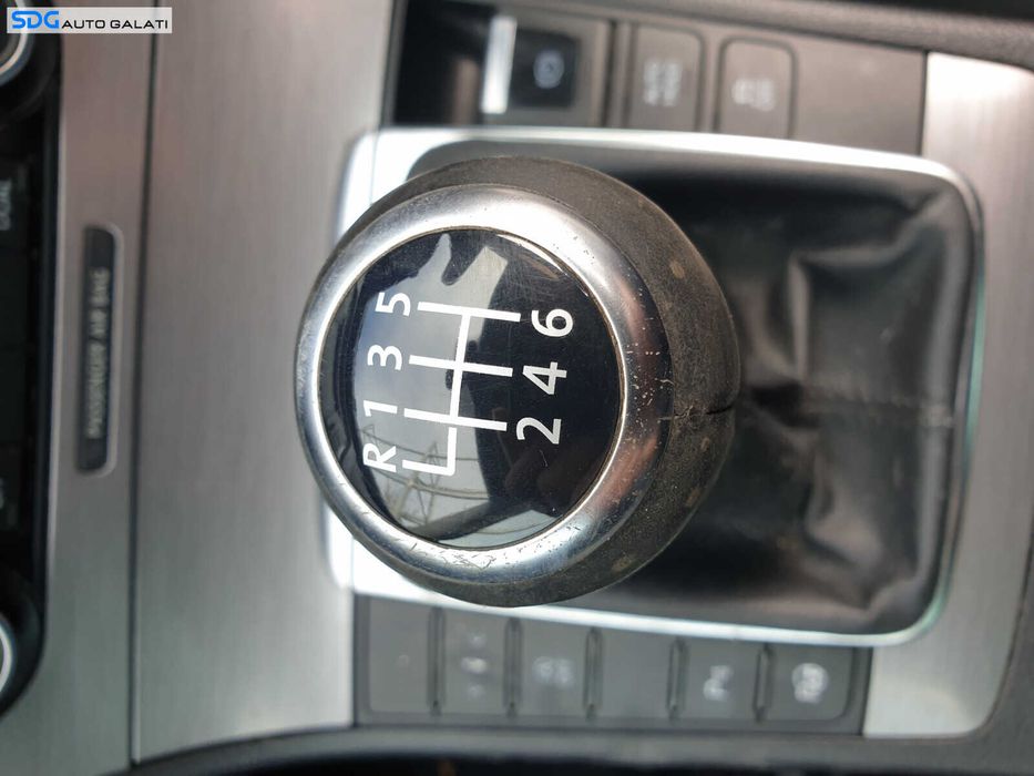 Nuca cu Manson Piele Maneta Schimbator Viteze cu Uzura Volkswagen Passat B7 2010 - 2015 Cod 3AA711113C [N0769]