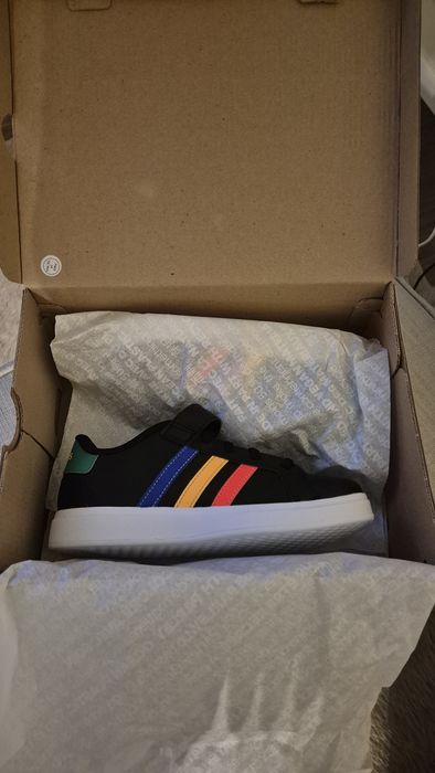 Кецове/маратонки Adidas нови