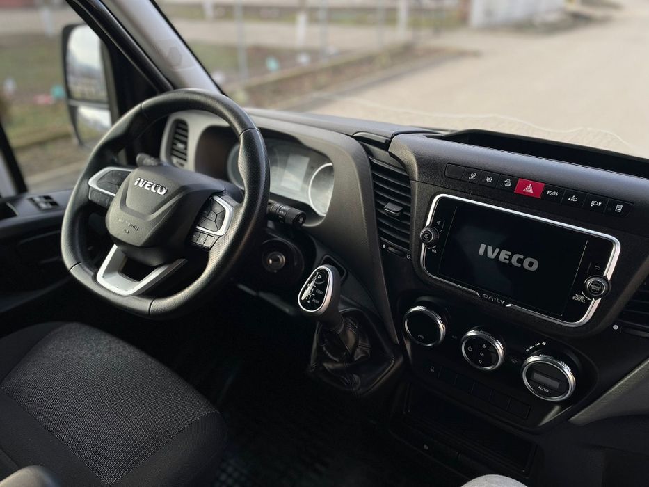 Iveco daily 2 buc manual si automat  15 euro paleti An 2022 cât B  3.5