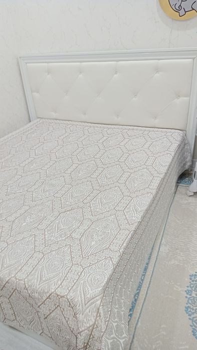 двухспальная кроват