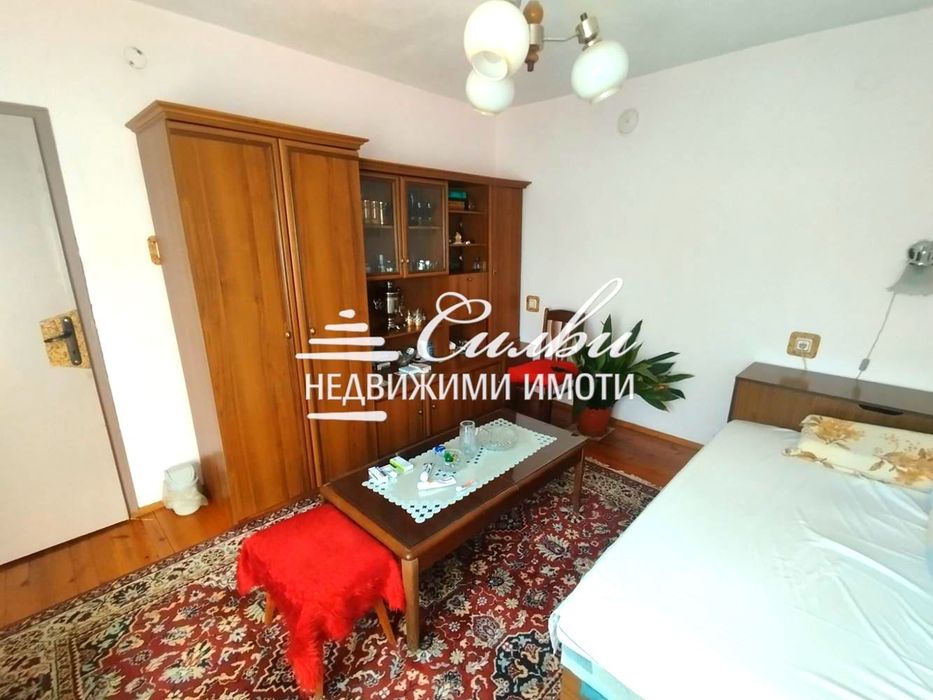 Самостоятелна ТУХЛЕНА къща на ПЛОЧА - с.Хан Крум