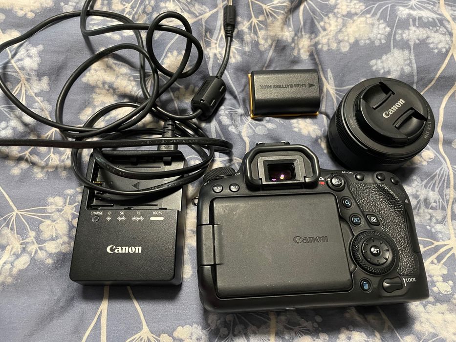 Canon 6D Mark II body +obiectiv