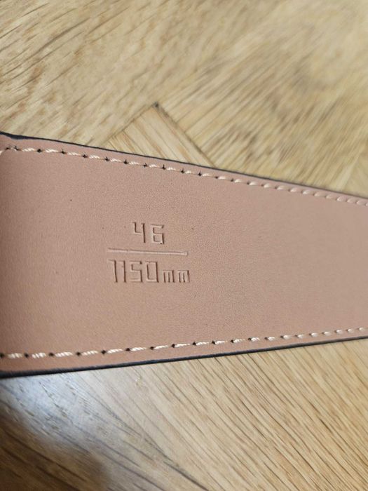 Louis Vuitton Belt – черен със сребърна катарама (115 см)