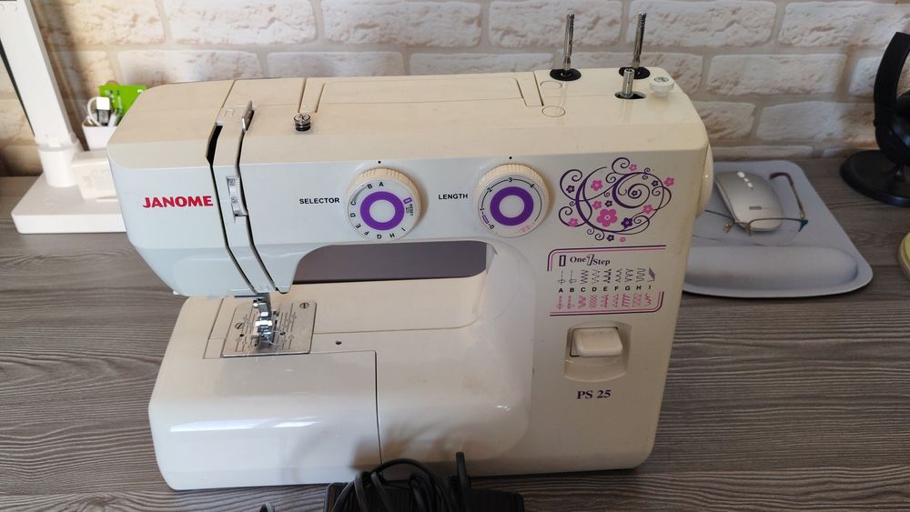 Швейная машина Janome
