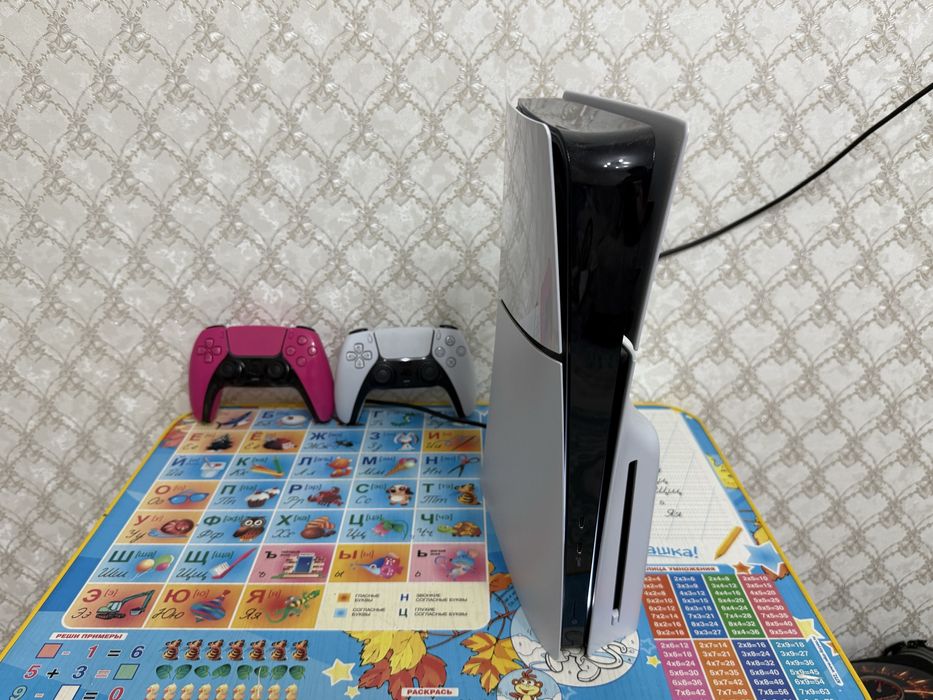 PS 5 Slim+2 джойстика+400 игр