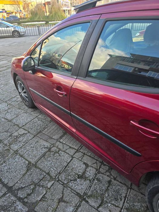 продавам  пежо 207