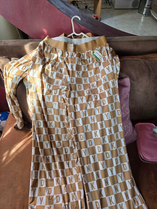 Нова пижамата от две части на DKNY