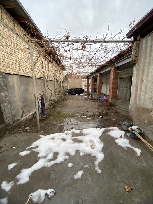 Qorg’on mahala 6 sotix 5xonali uy sotiladi gaz svet suv hammasi bor