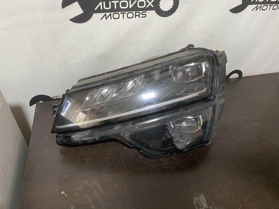 Far stanga full led Skoda Karoq