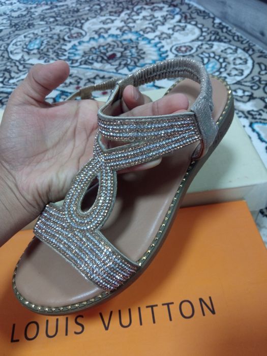 Женская обувь разная