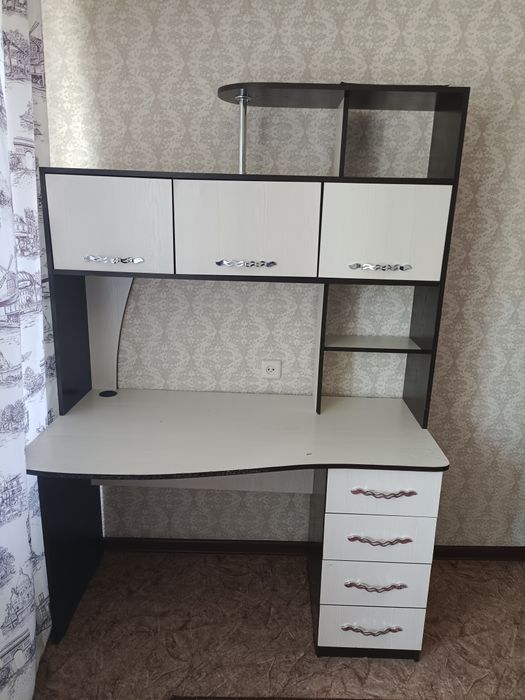 Продам стол для компьютера