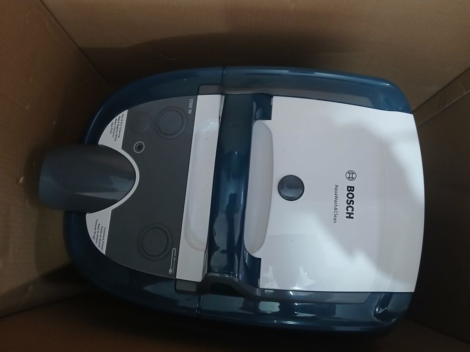 Vând aspirator Bosch cu funcția de spalat